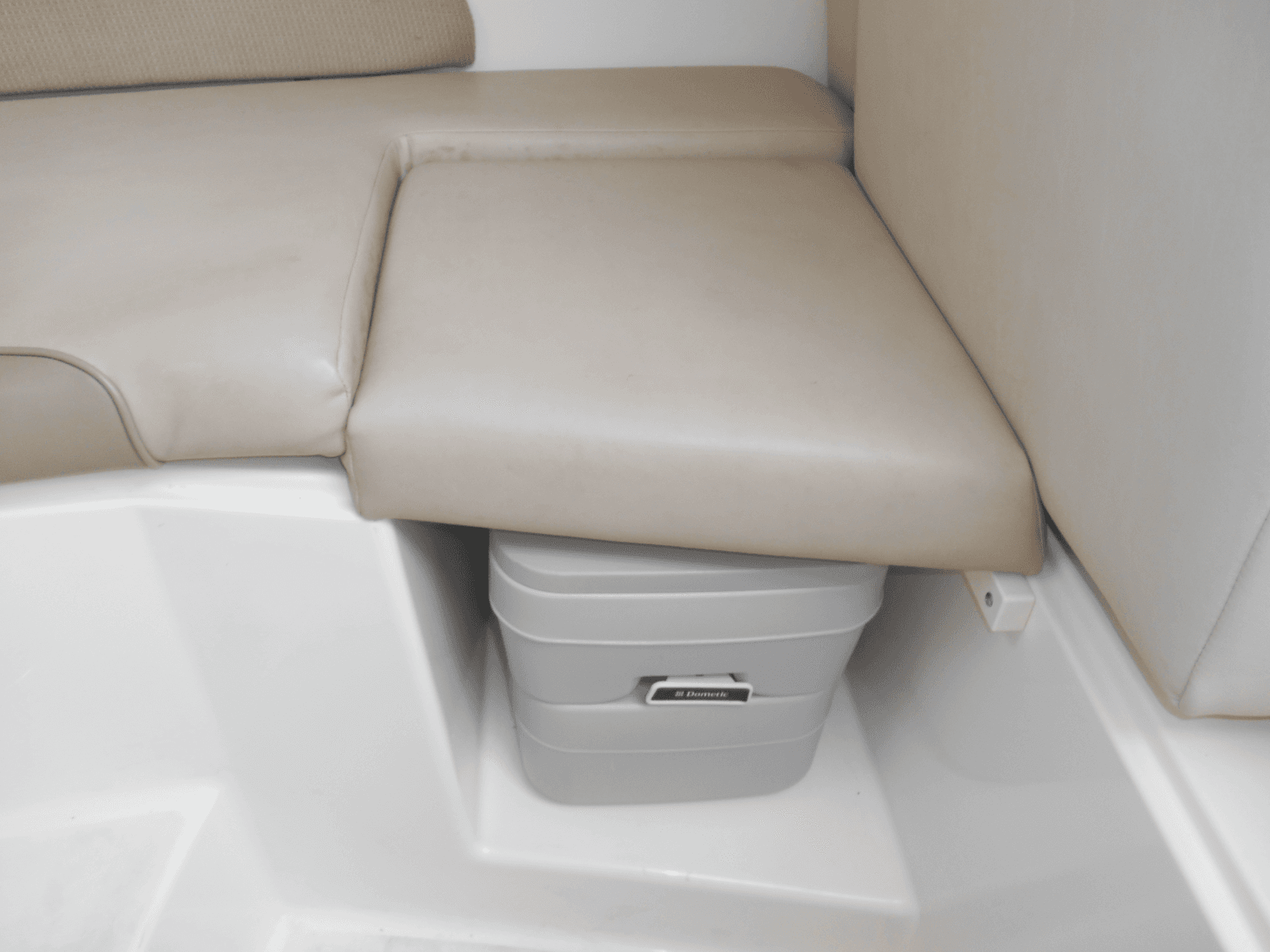 2004 Boston Whaler 255 Conquest - Photo 21