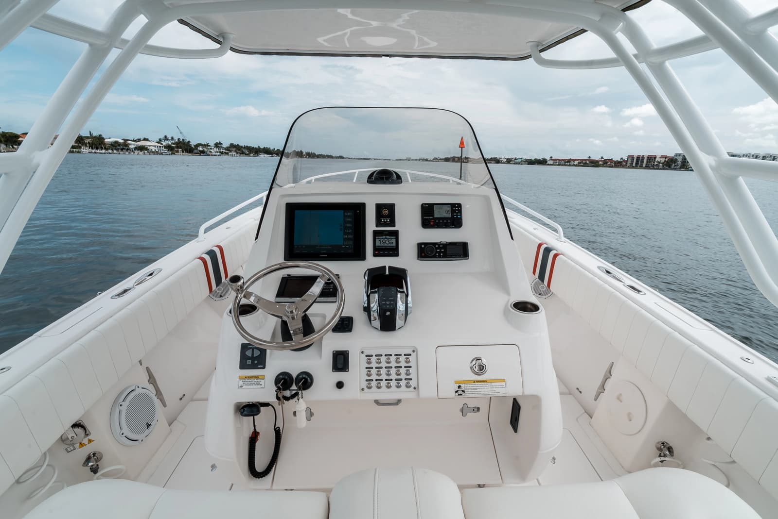 2015 Intrepid 327CC - Photo 19