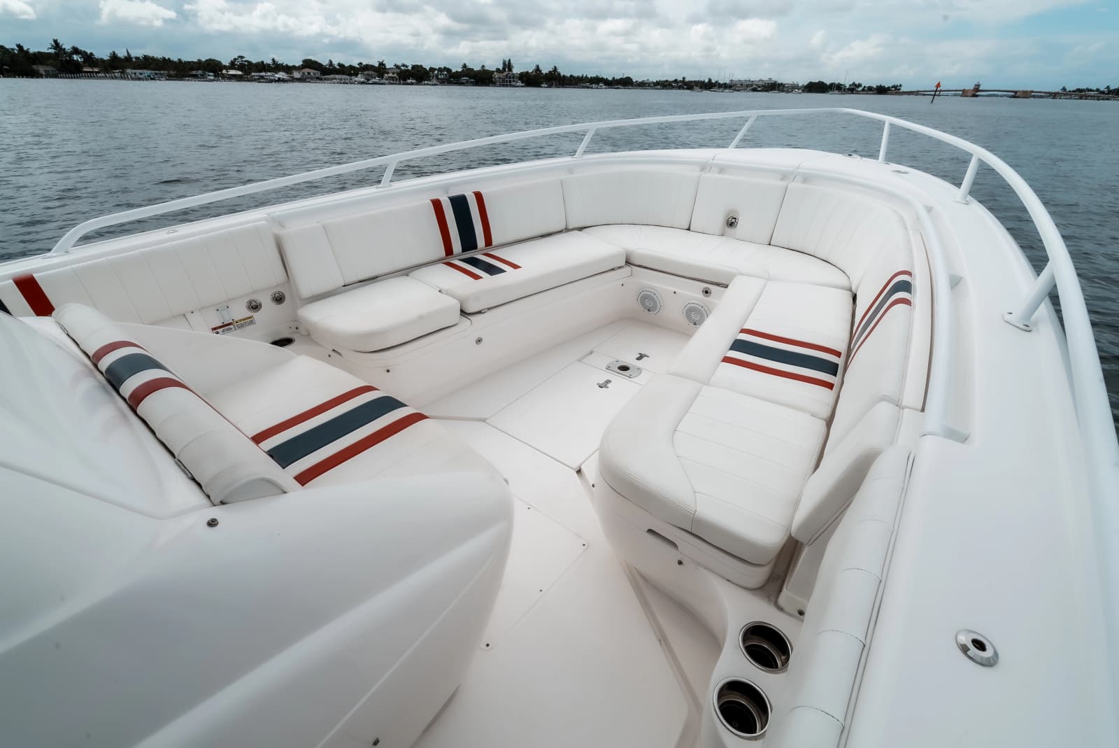 2015 Intrepid 327CC - Photo 28