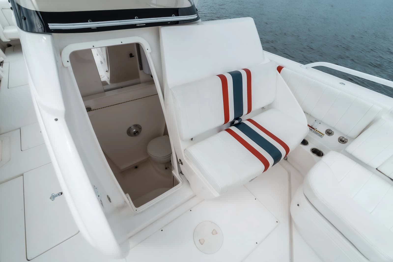 2015 Intrepid 327CC - Photo 26