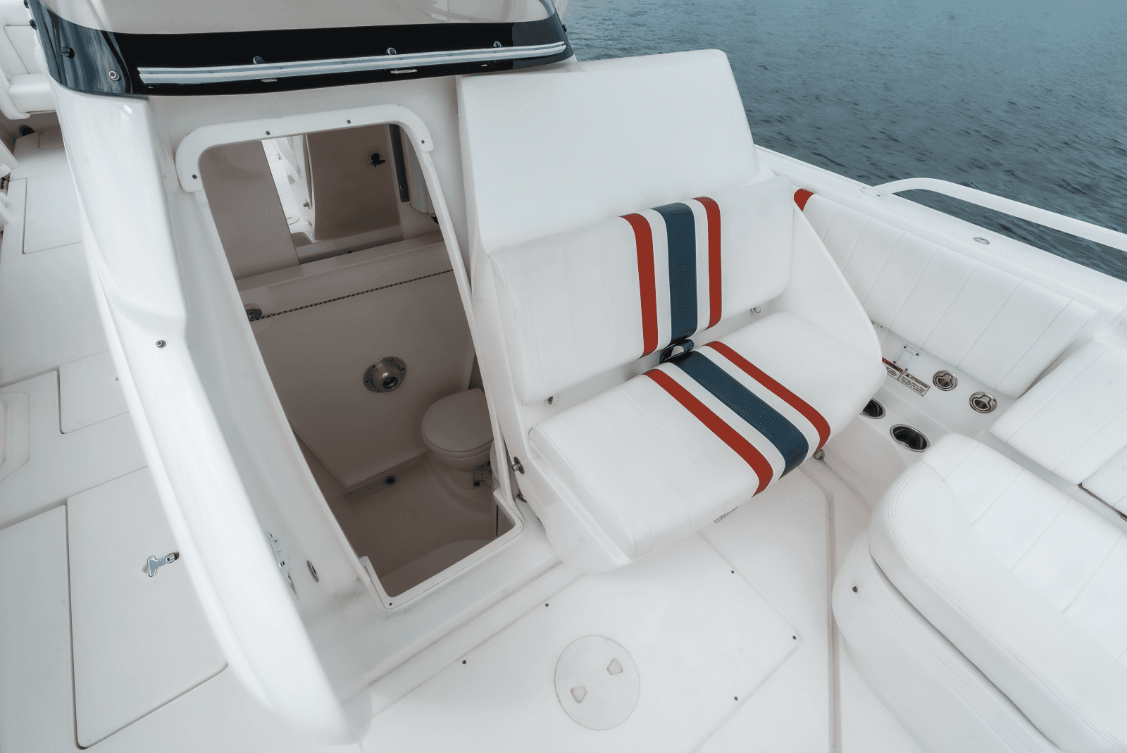 2015 Intrepid 327CC - Photo 26