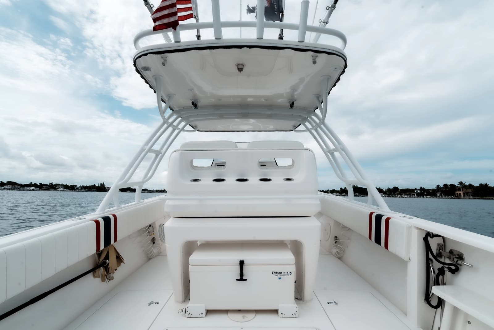 2015 Intrepid 327CC - Photo 15