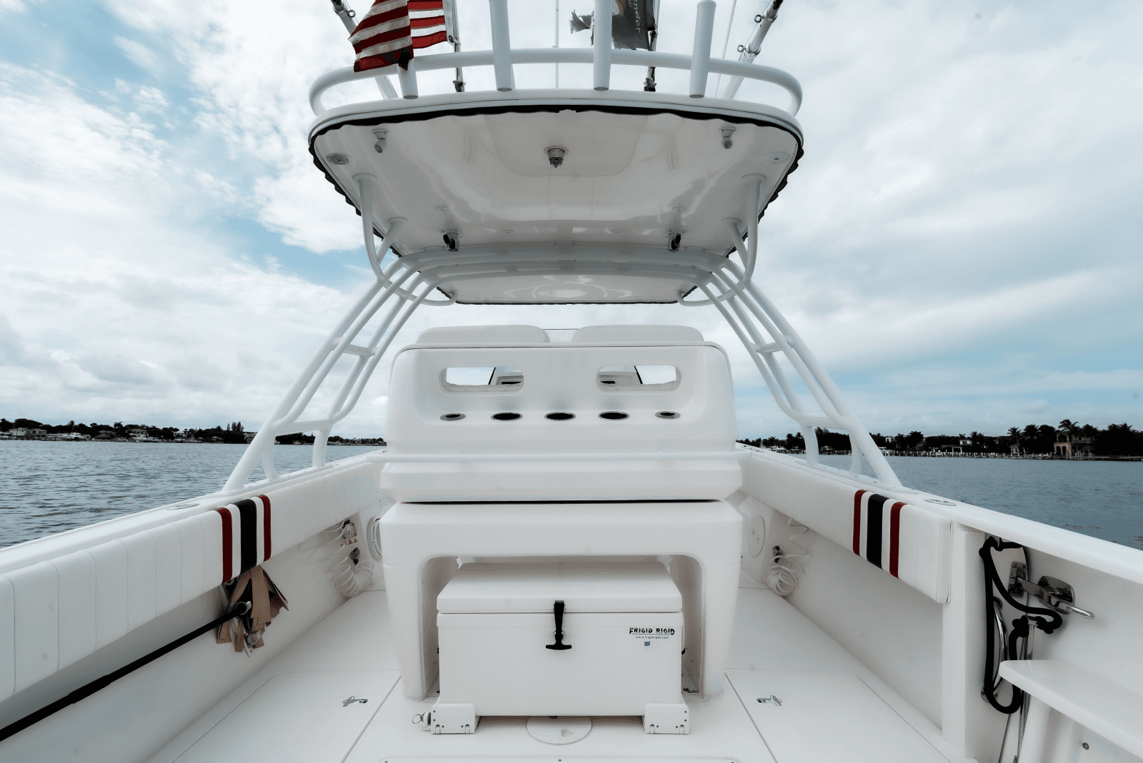 2015 Intrepid 327CC - Photo 15