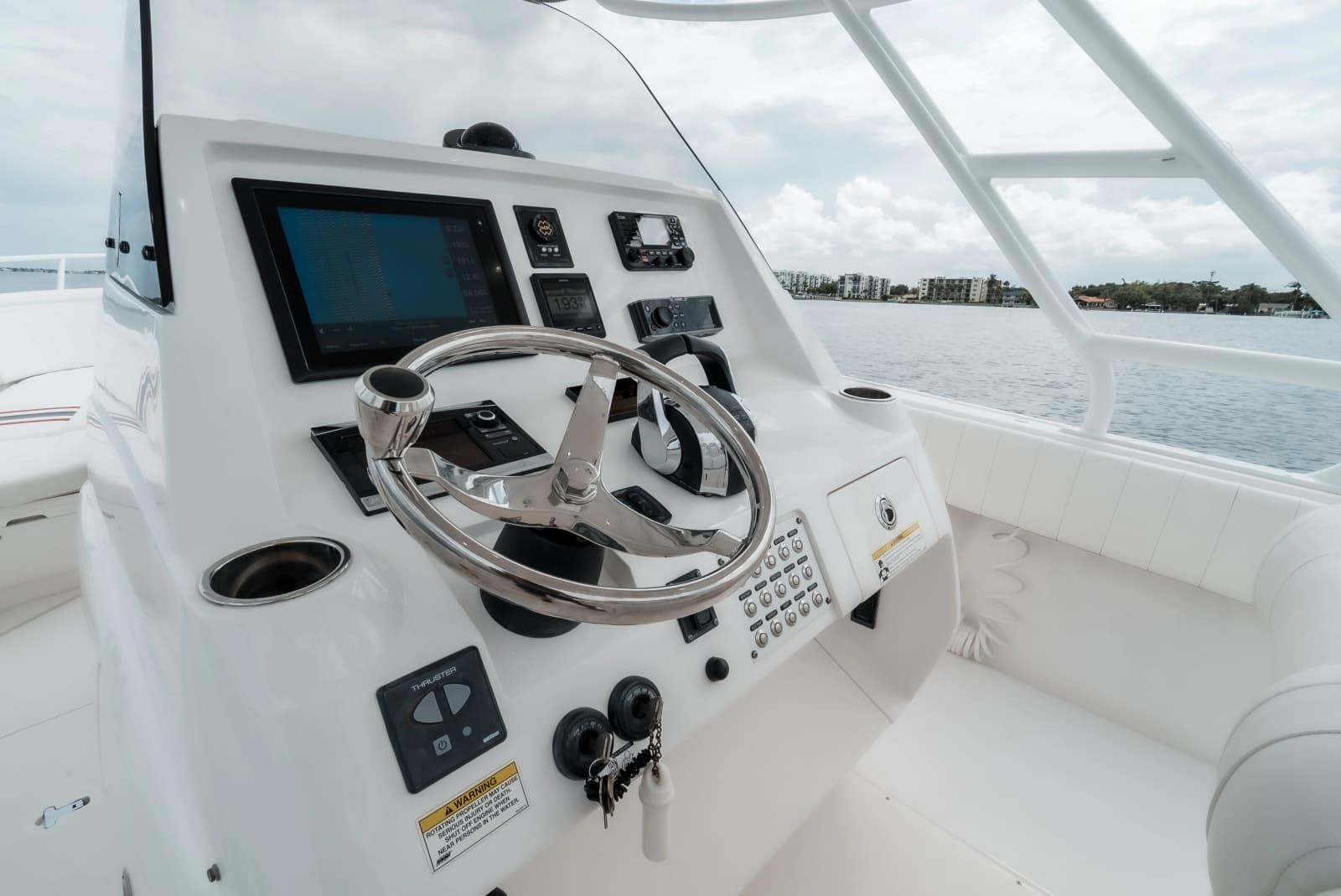 2015 Intrepid 327CC - Photo 20