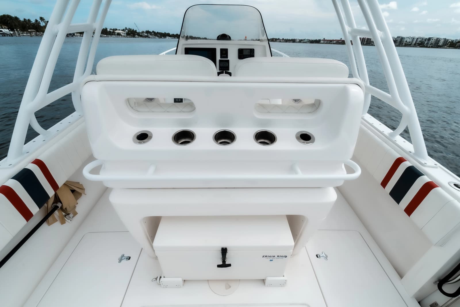 2015 Intrepid 327CC - Photo 16