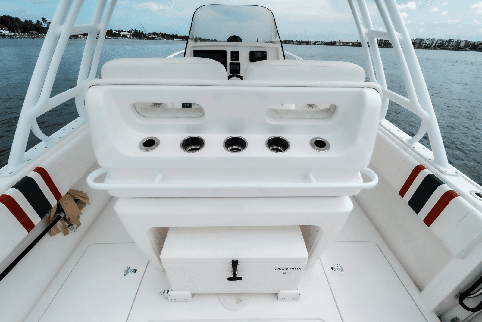 2015 Intrepid 327CC - Photo 16