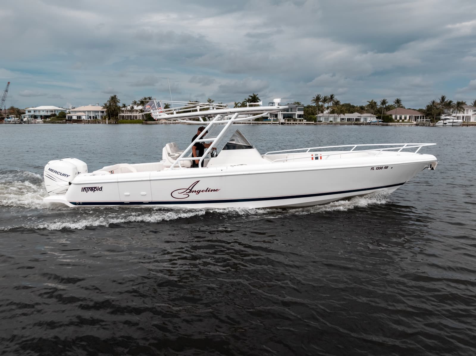 2015 Intrepid 327CC - Photo 2