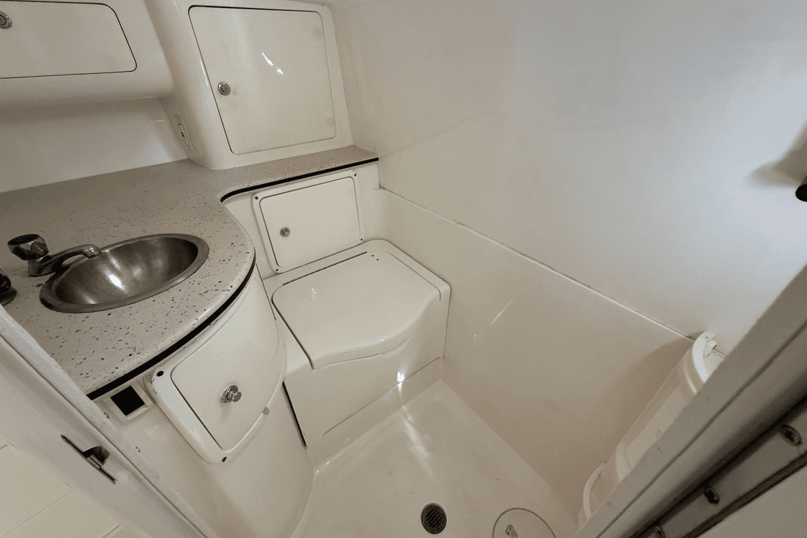 2004 Intrepid 348 WA - Photo 25