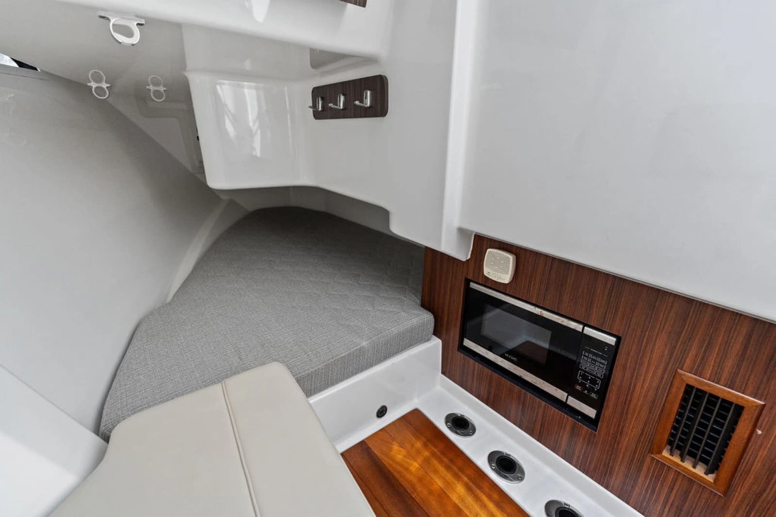 2019 Pursuit 365 DC - Photo 30