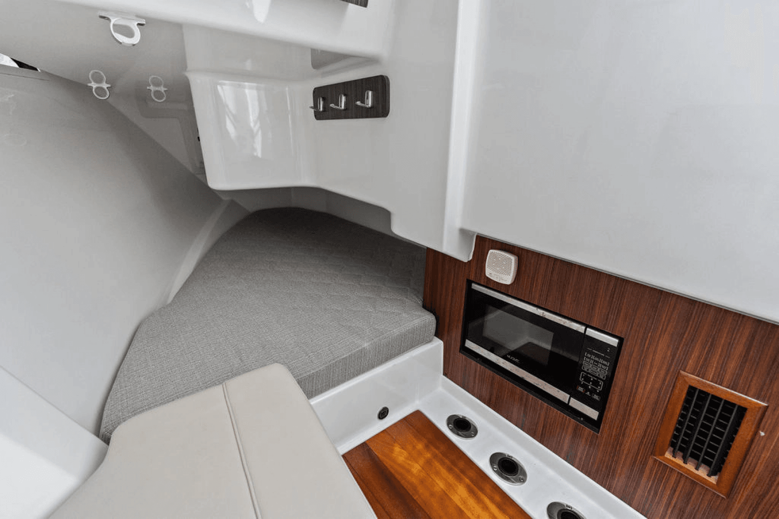 2019 Pursuit 365 DC - Photo 30