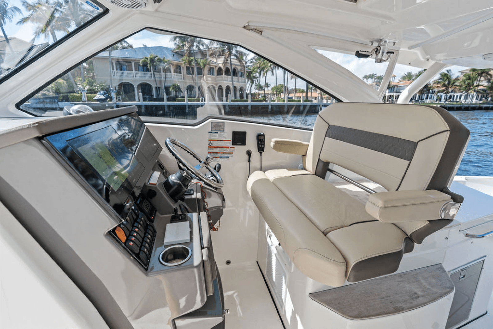 2019 Pursuit 365 DC - Photo 23