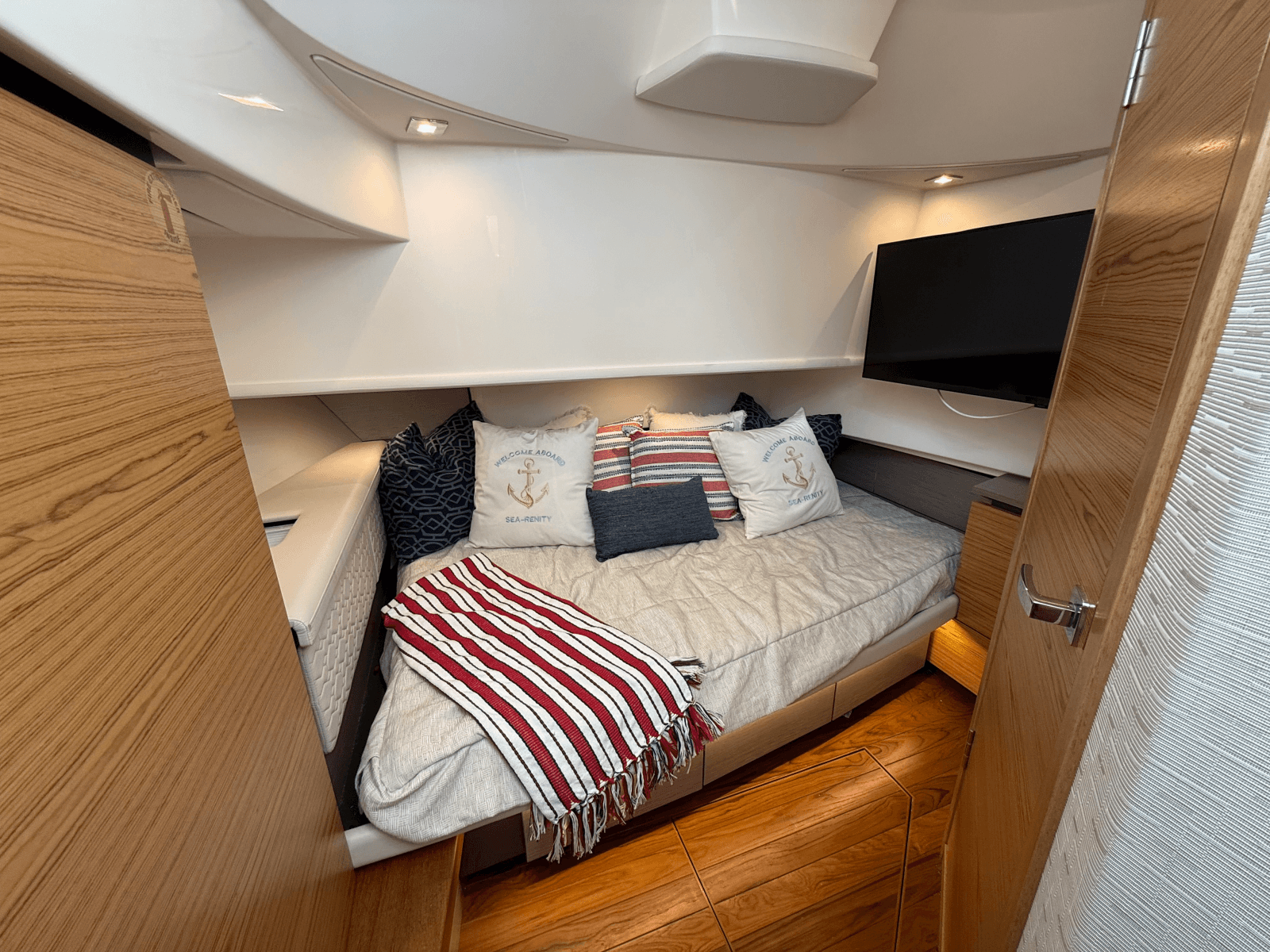 2023 Tiara Yachts 38 LS - Photo 33