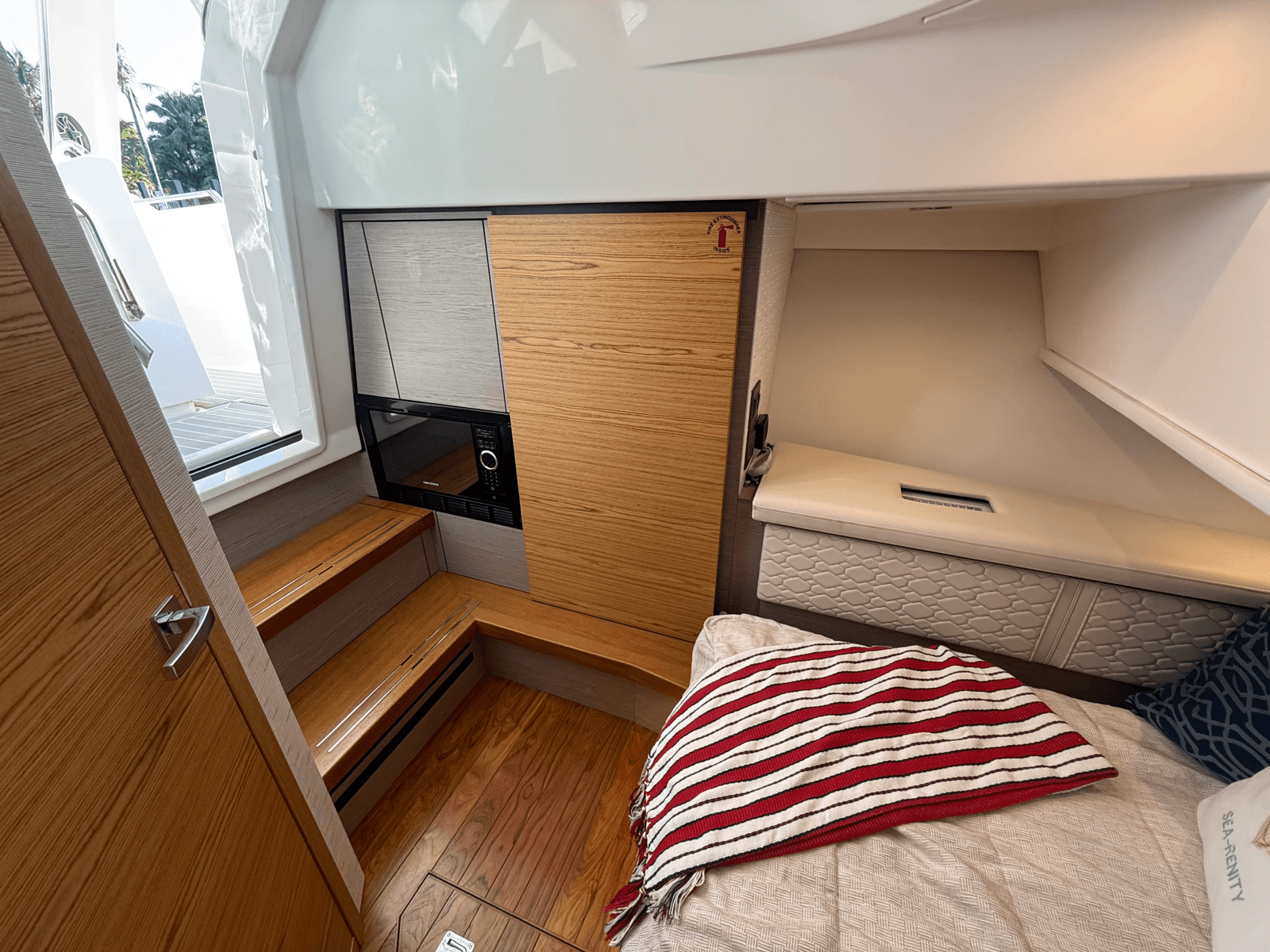 2023 Tiara Yachts 38 LS - Photo 34