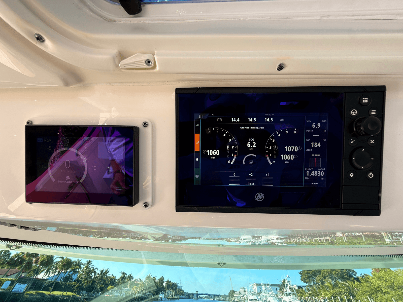 2023 Tiara Yachts 38 LS - Photo 22