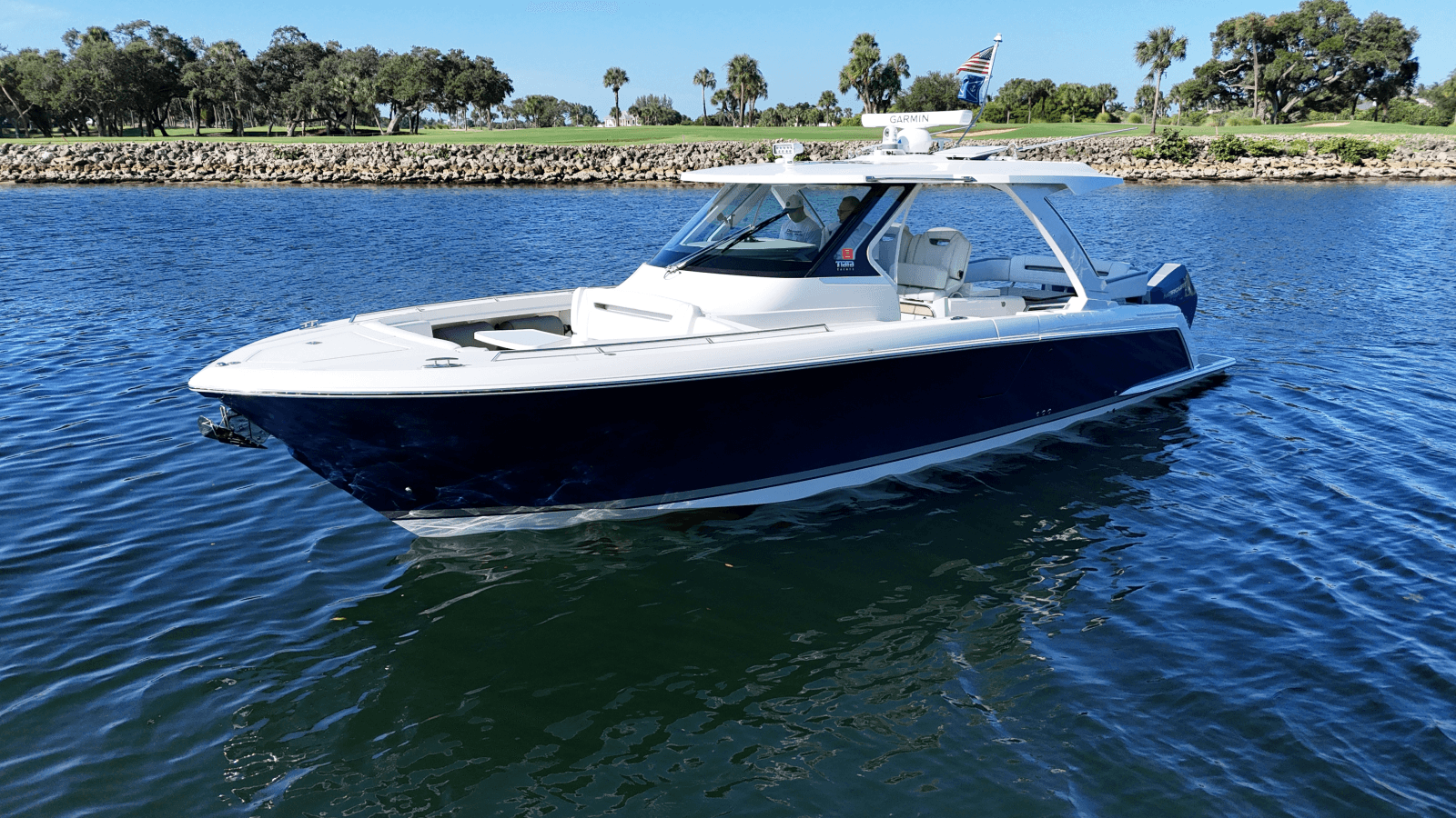 2023 Tiara Yachts 38 LS - Photo 1