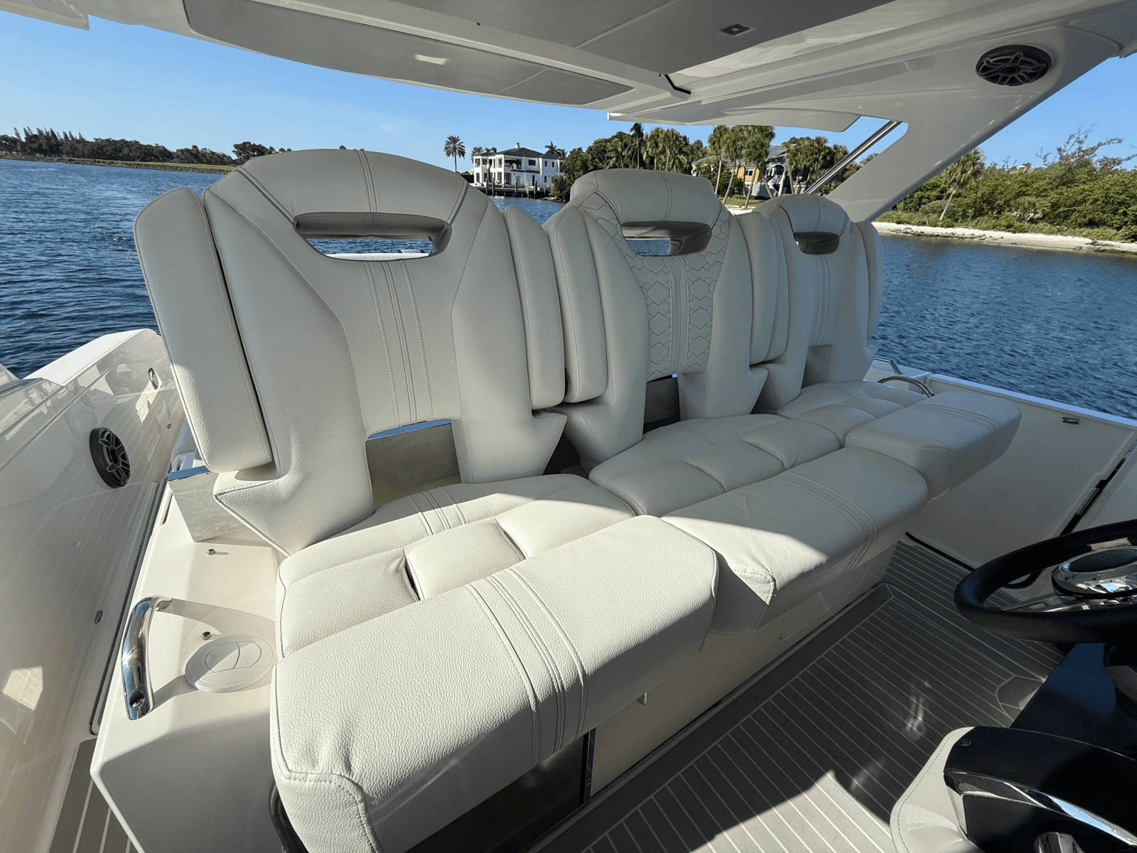 2023 Tiara Yachts 38 LS - Photo 16