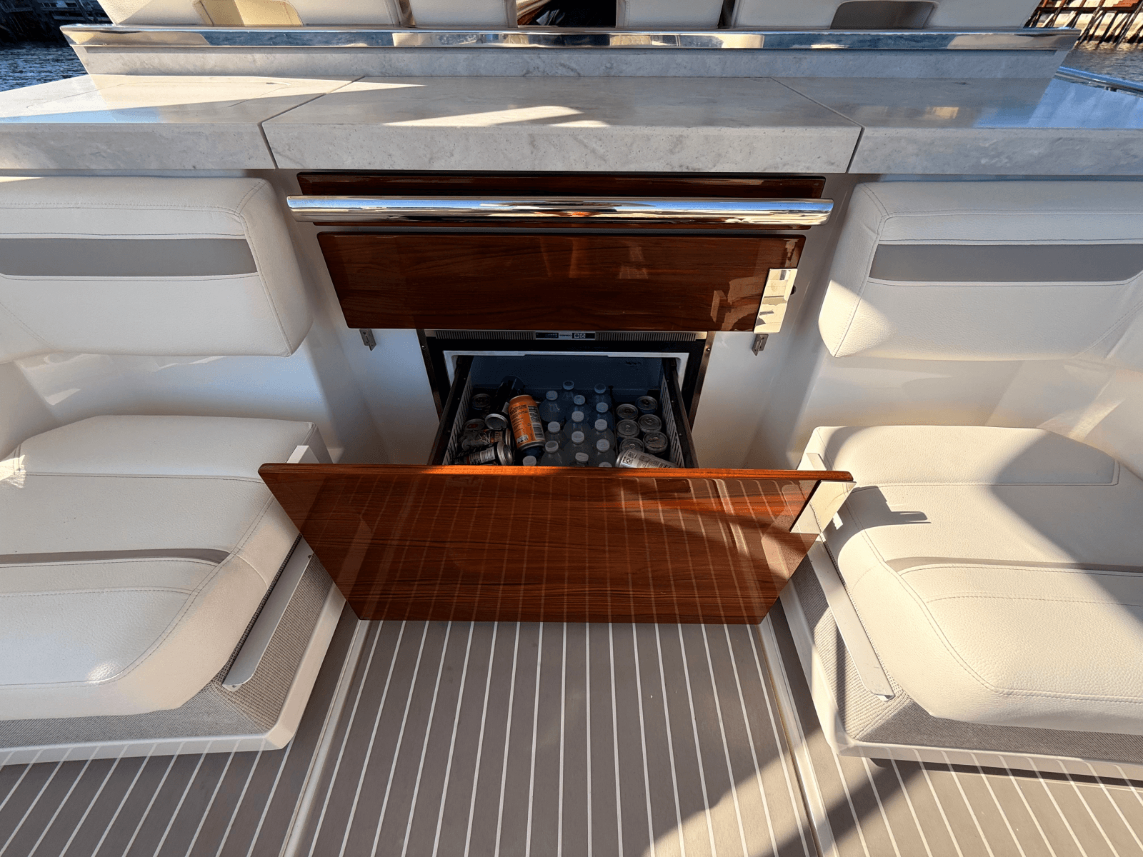 2023 Tiara Yachts 38 LS - Photo 12