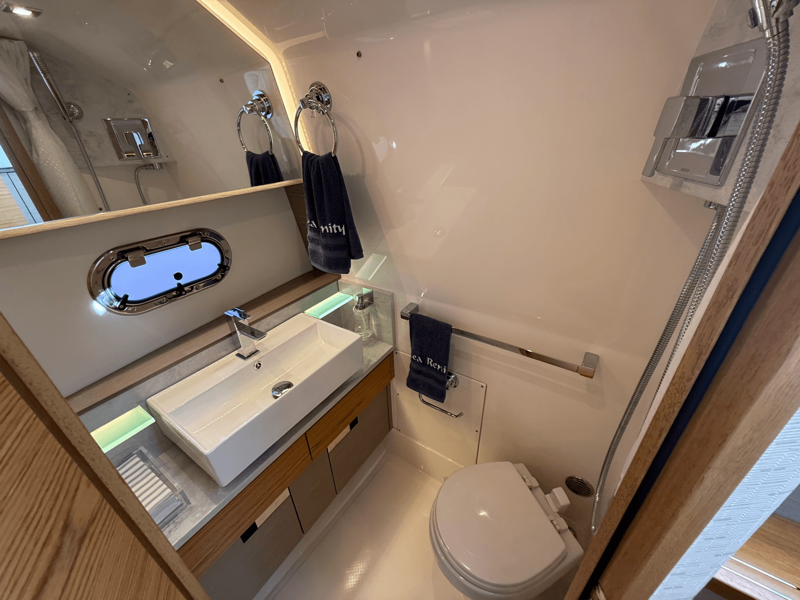 2023 Tiara Yachts 38 LS - Photo 35