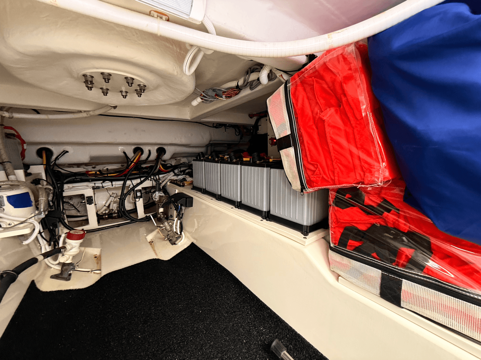 2023 Tiara Yachts 38 LS - Photo 40