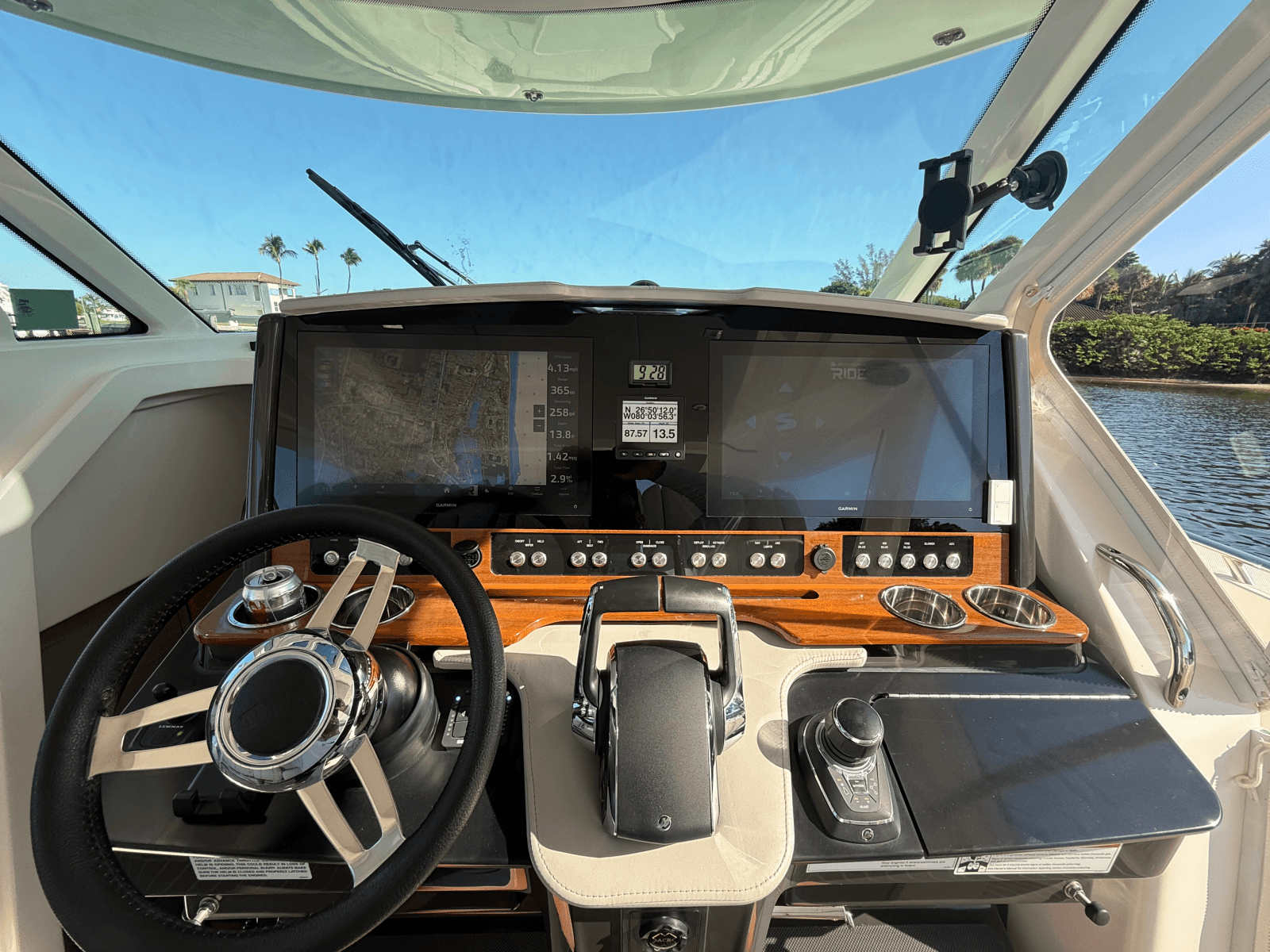 2023 Tiara Yachts 38 LS - Photo 20