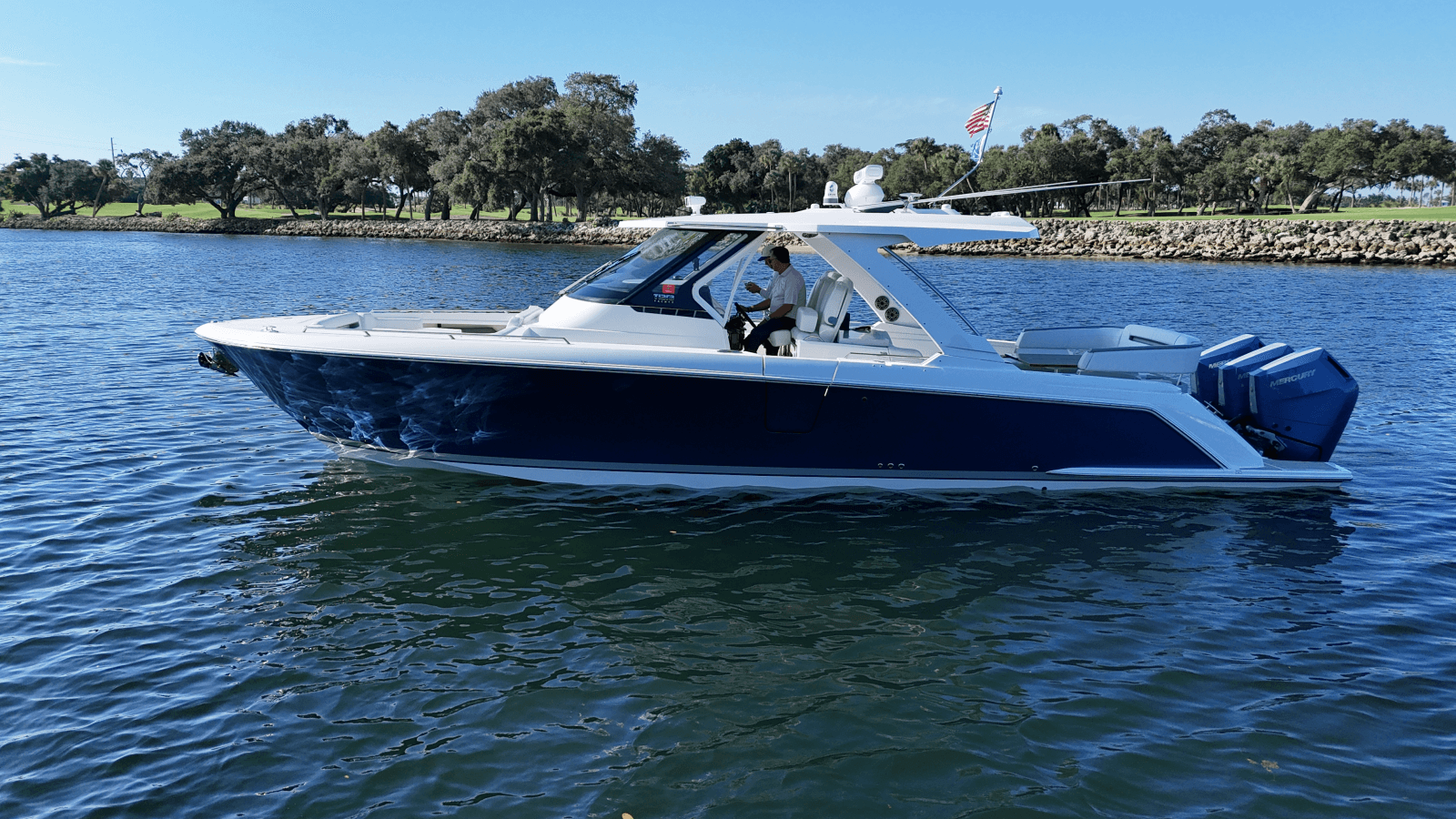 2023 Tiara Yachts 38 LS - Photo 2