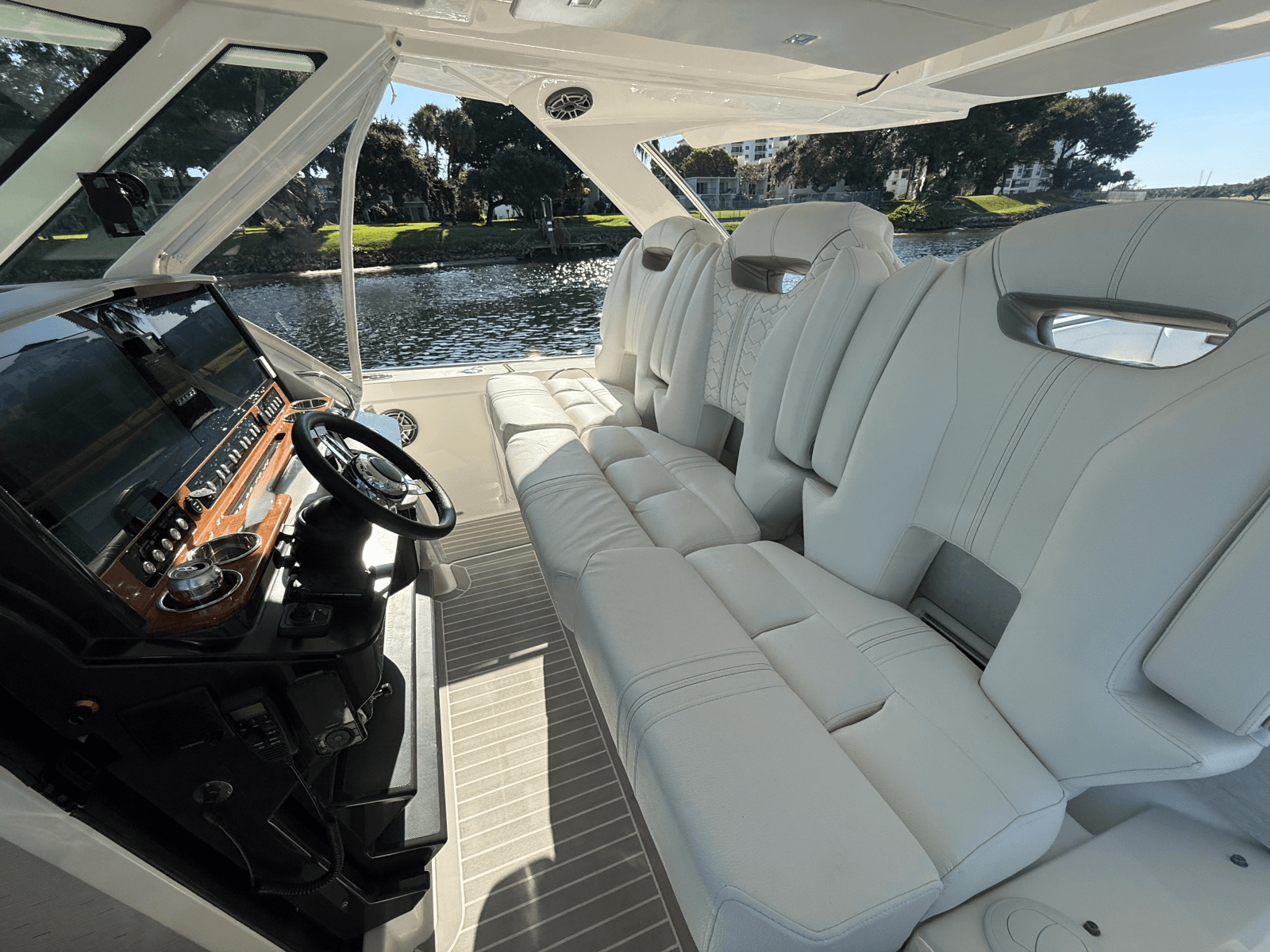 2023 Tiara Yachts 38 LS - Photo 18