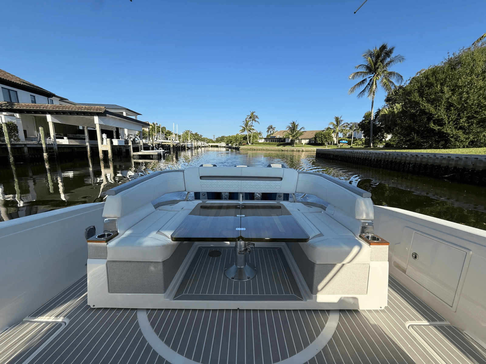 2023 Tiara Yachts 38 LS - Photo 10