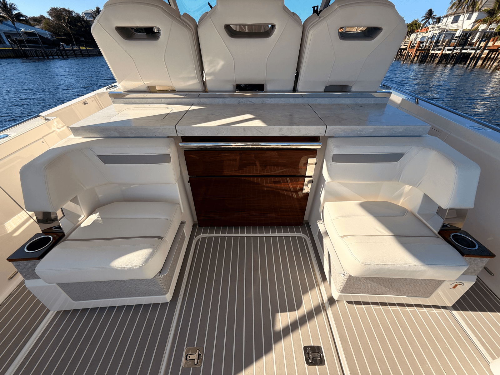 2023 Tiara Yachts 38 LS - Photo 11