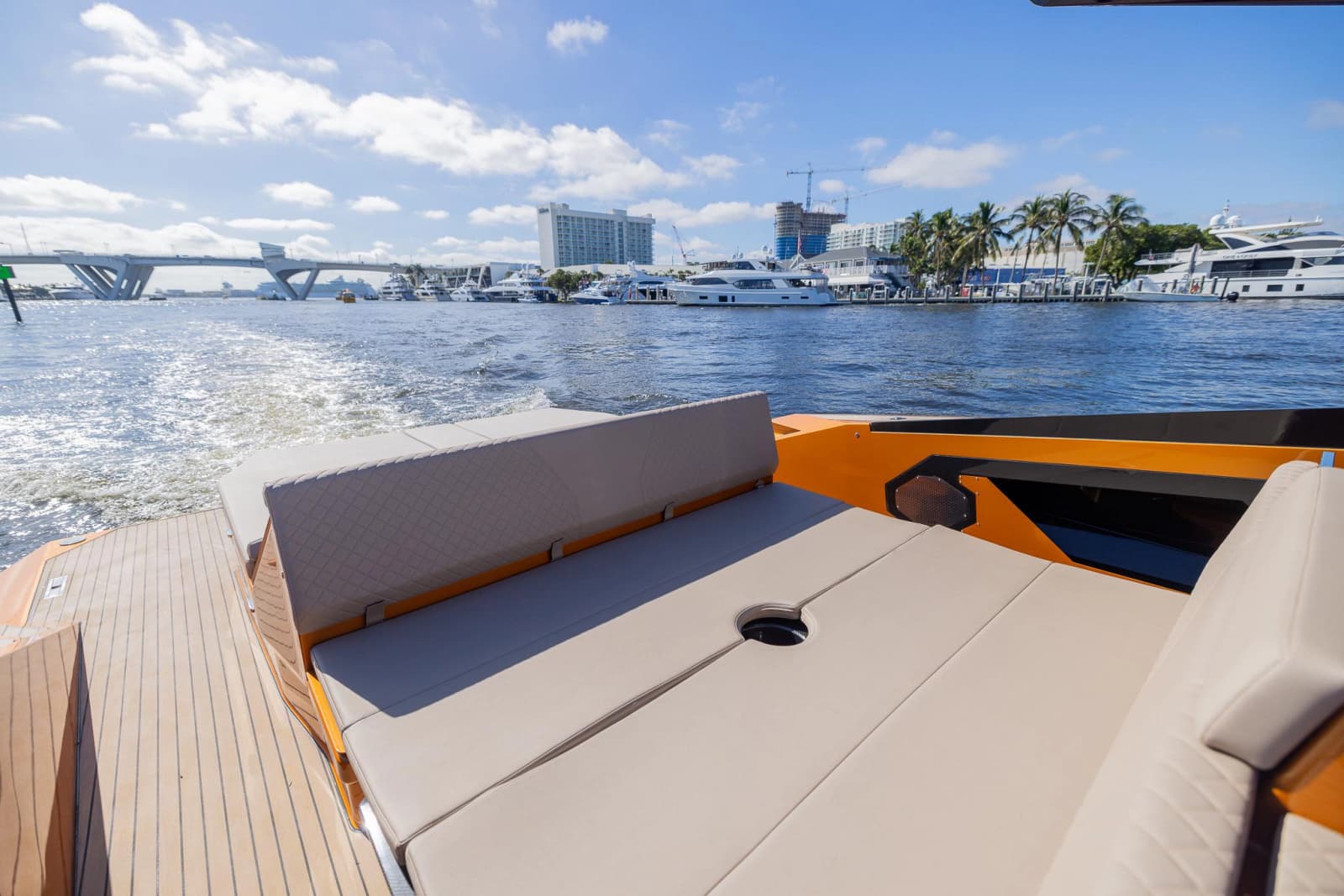 2022 SAY Carbon Yachts 42 Open - Photo 16