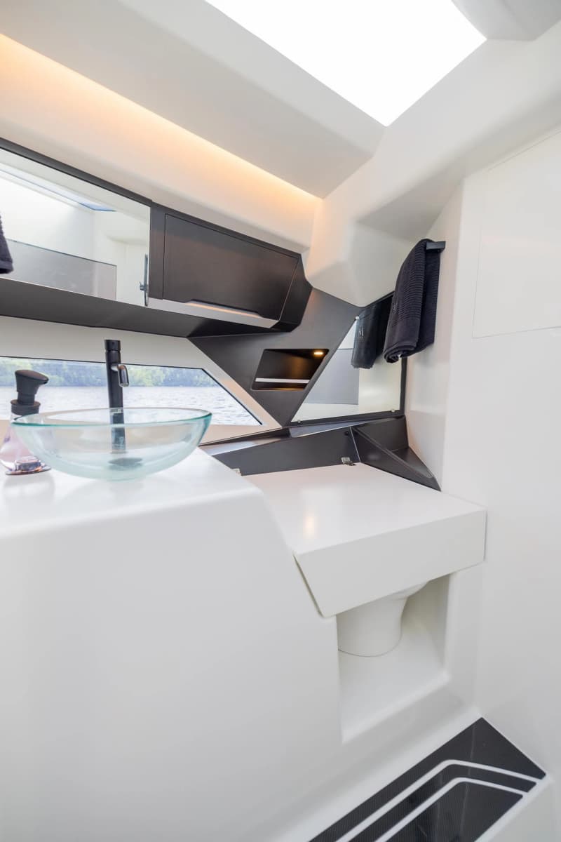 2022 SAY Carbon Yachts 42 Open - Photo 23