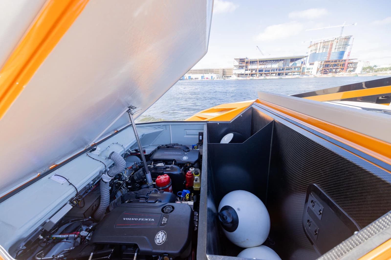 2022 SAY Carbon Yachts 42 Open - Photo 13