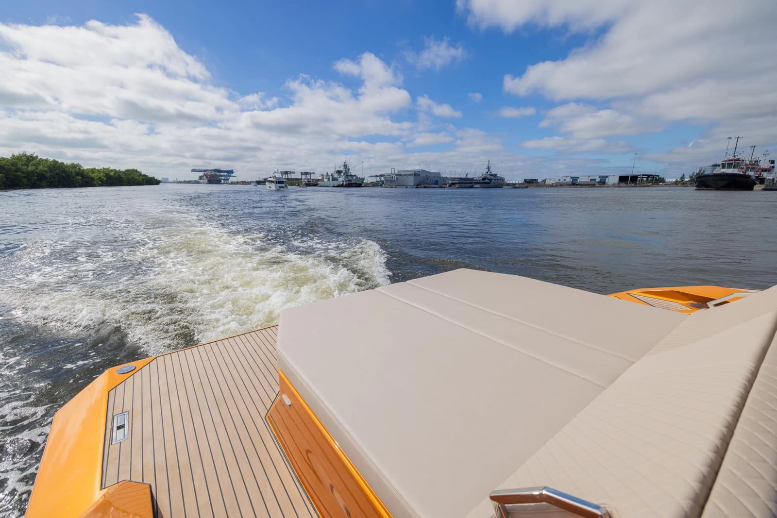 2022 SAY Carbon Yachts 42 Open - Photo 12