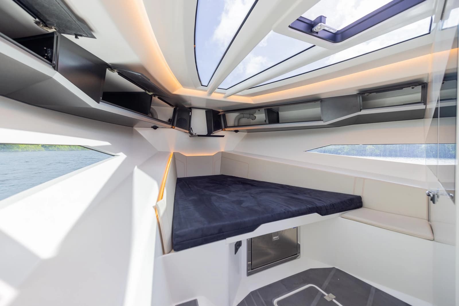 2022 SAY Carbon Yachts 42 Open - Photo 22