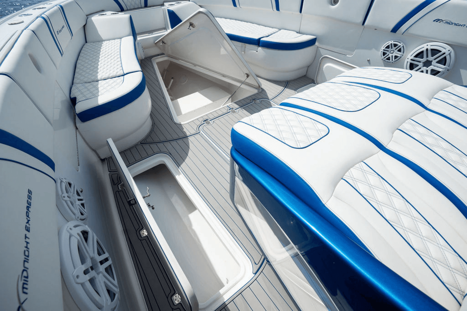 2019 Midnight Express 43 - Photo 21