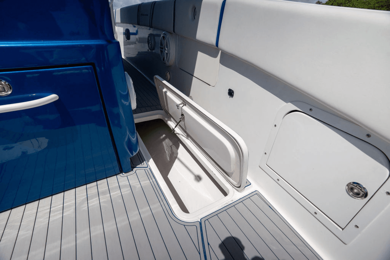 2019 Midnight Express 43 - Photo 12