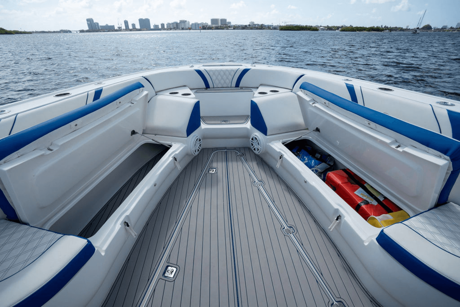 2019 Midnight Express 43 - Photo 23