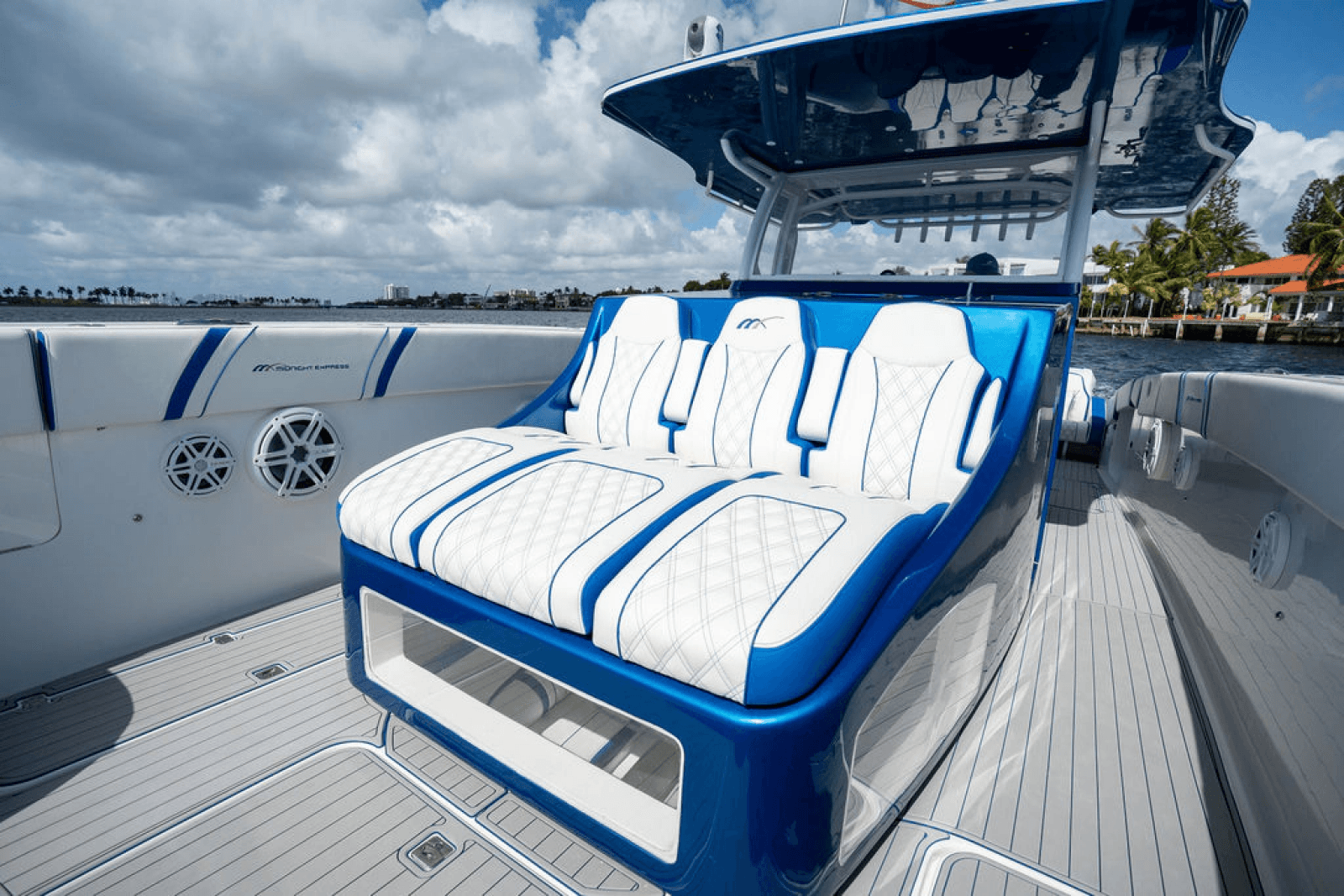 2019 Midnight Express 43 - Photo 17
