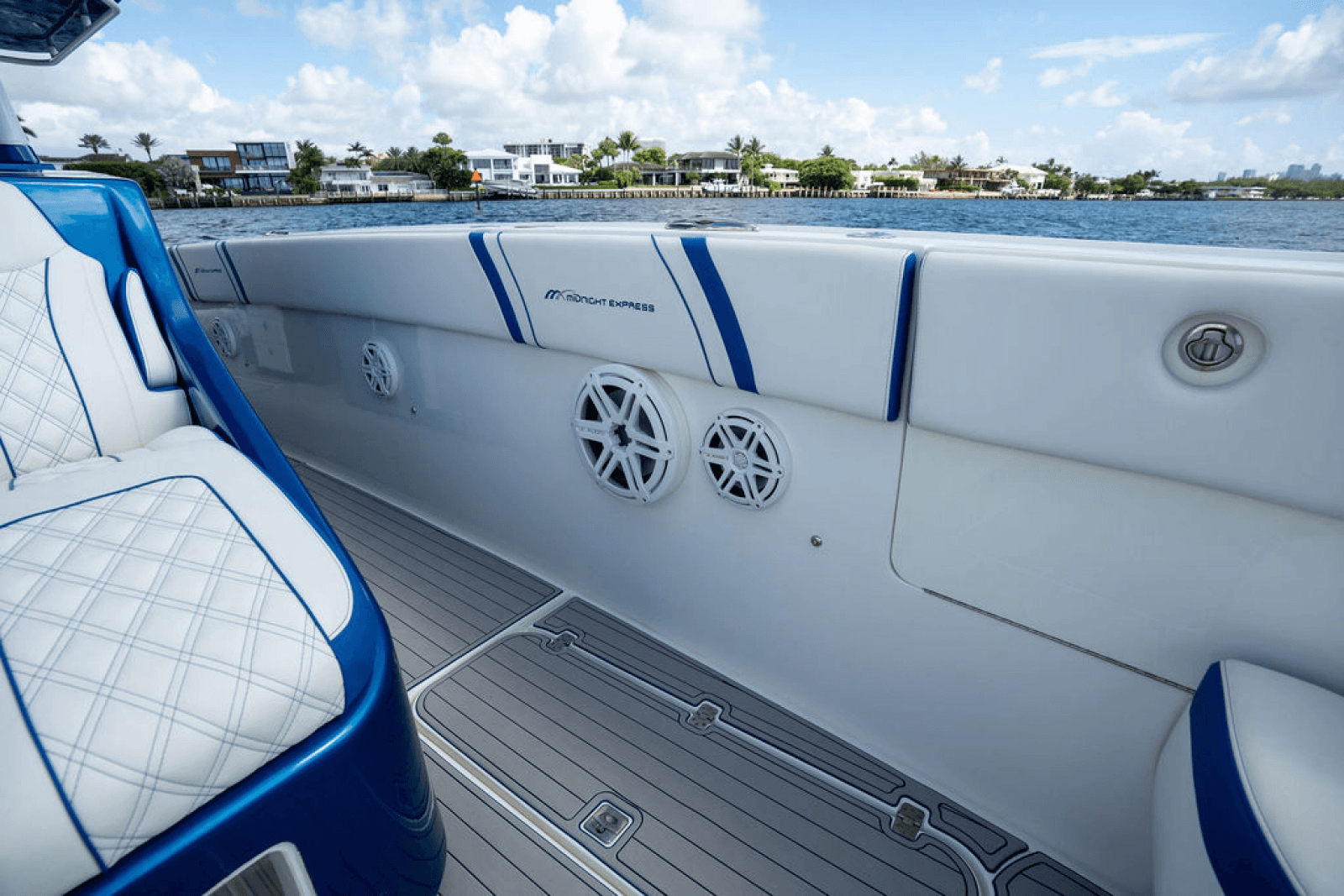2019 Midnight Express 43 - Photo 20