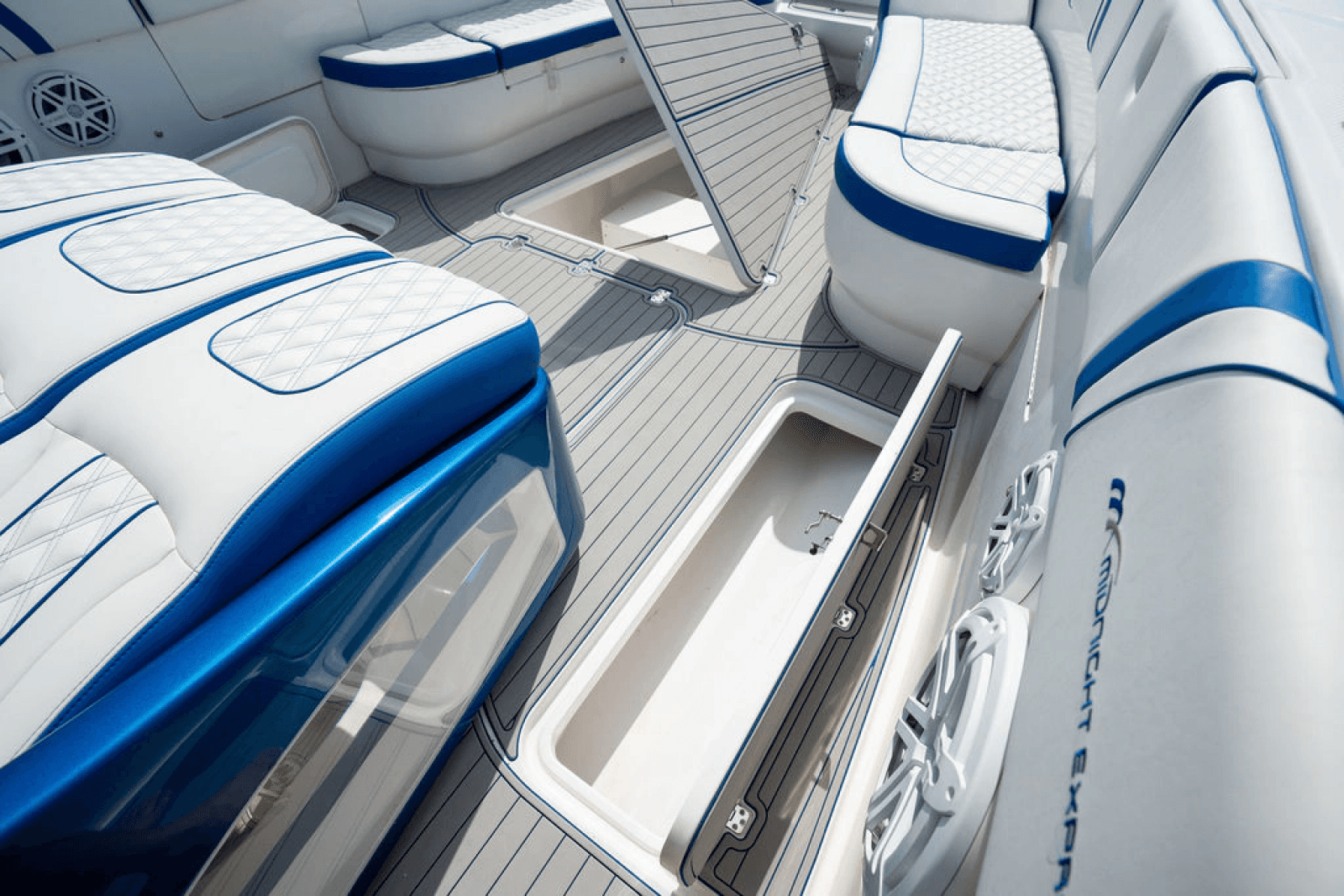 2019 Midnight Express 43 - Photo 25