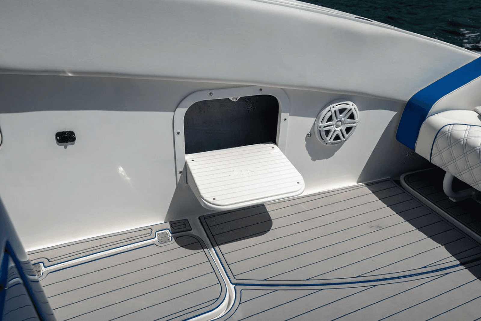 2019 Midnight Express 43 - Photo 18