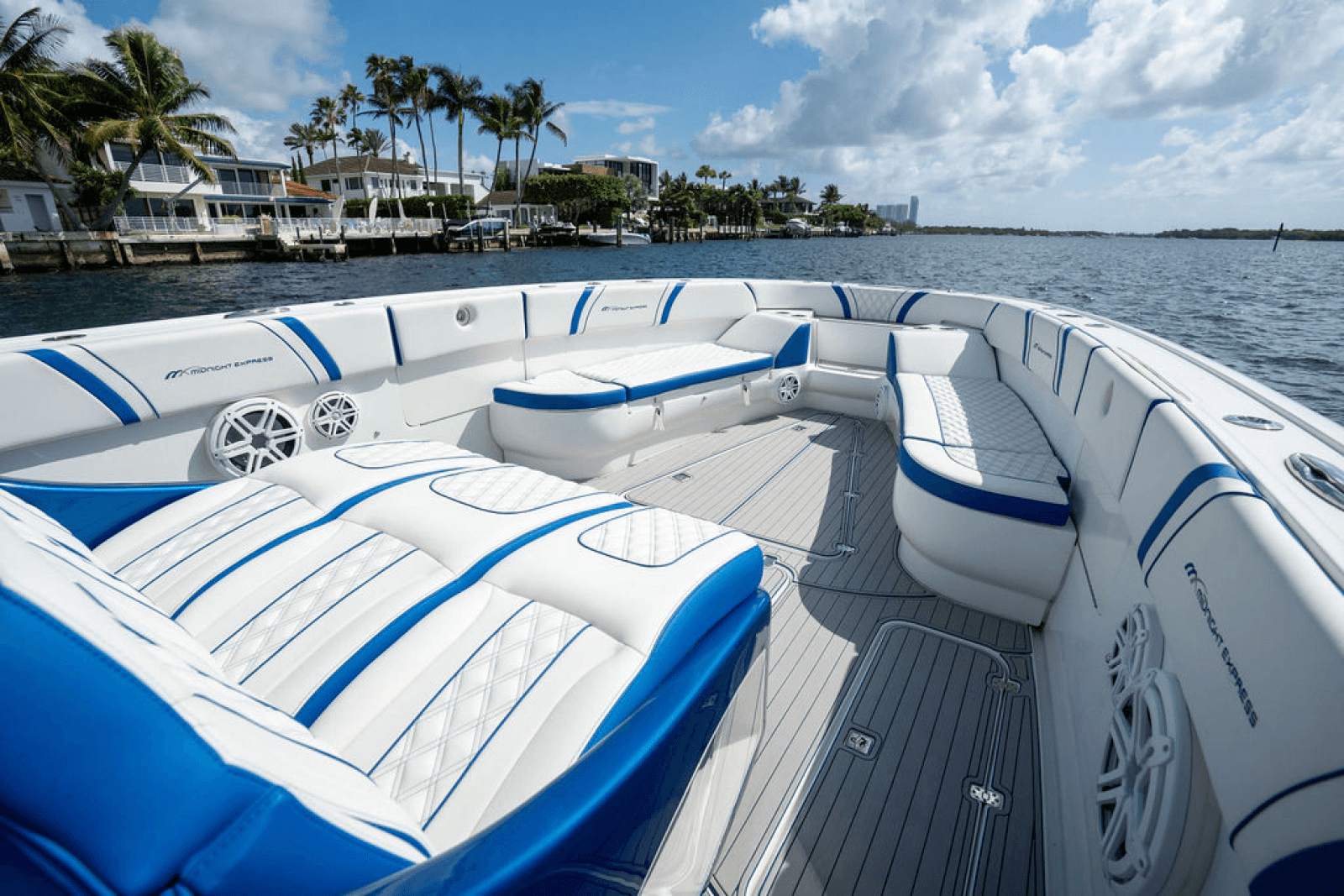 2019 Midnight Express 43 - Photo 19