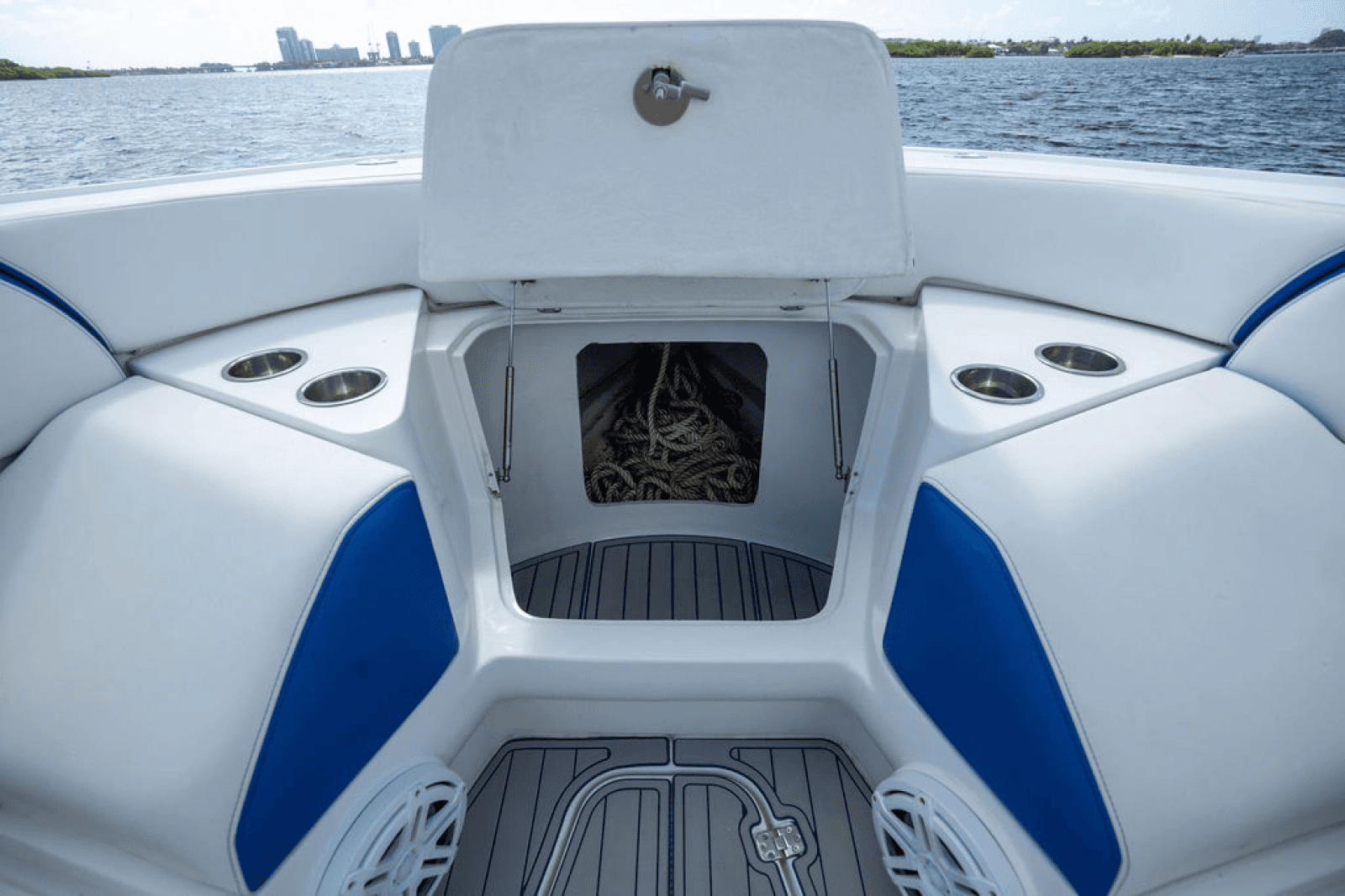 2019 Midnight Express 43 - Photo 24
