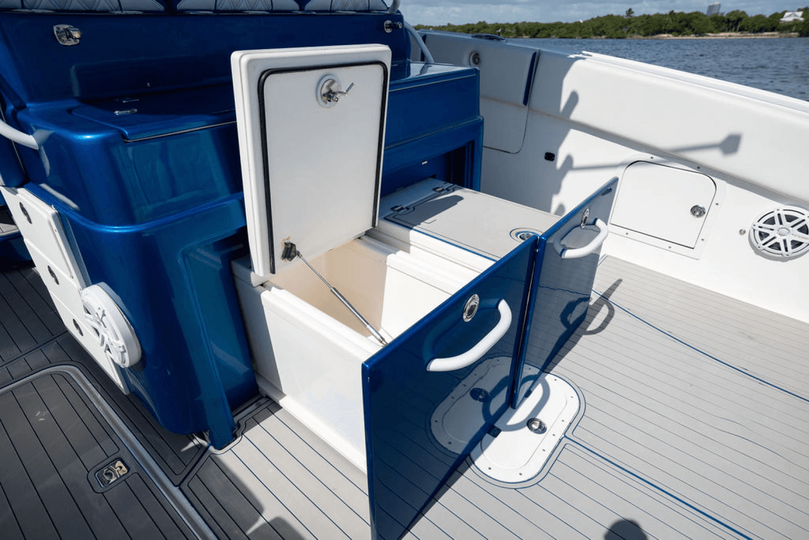 2019 Midnight Express 43 - Photo 10