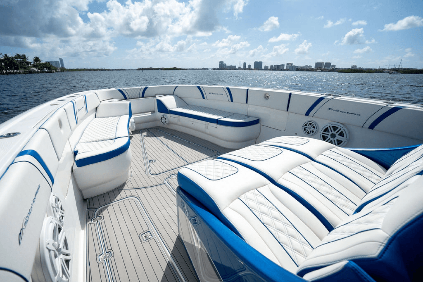 2019 Midnight Express 43 - Photo 22