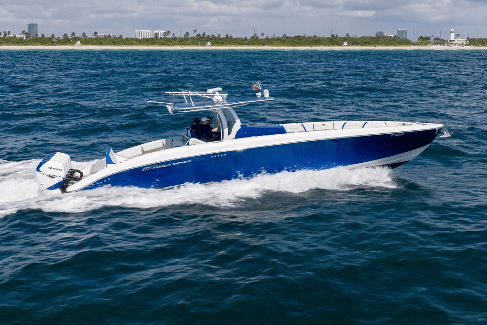 2019 Midnight Express 43 - Photo 2