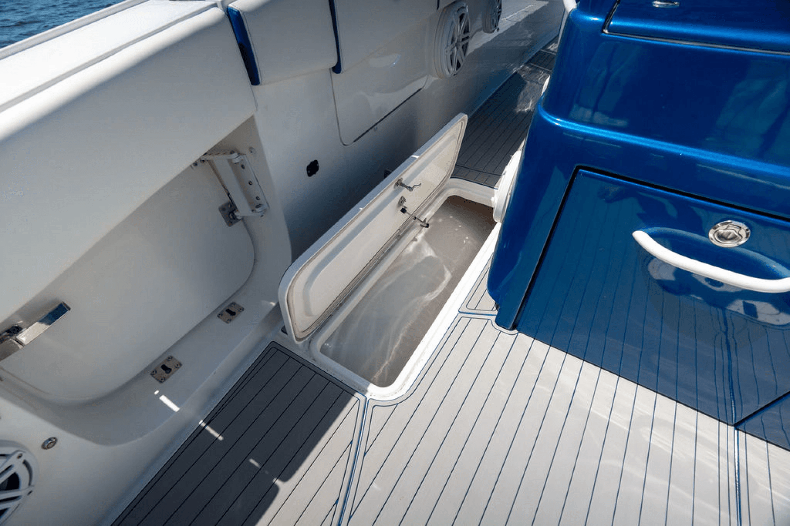 2019 Midnight Express 43 - Photo 11