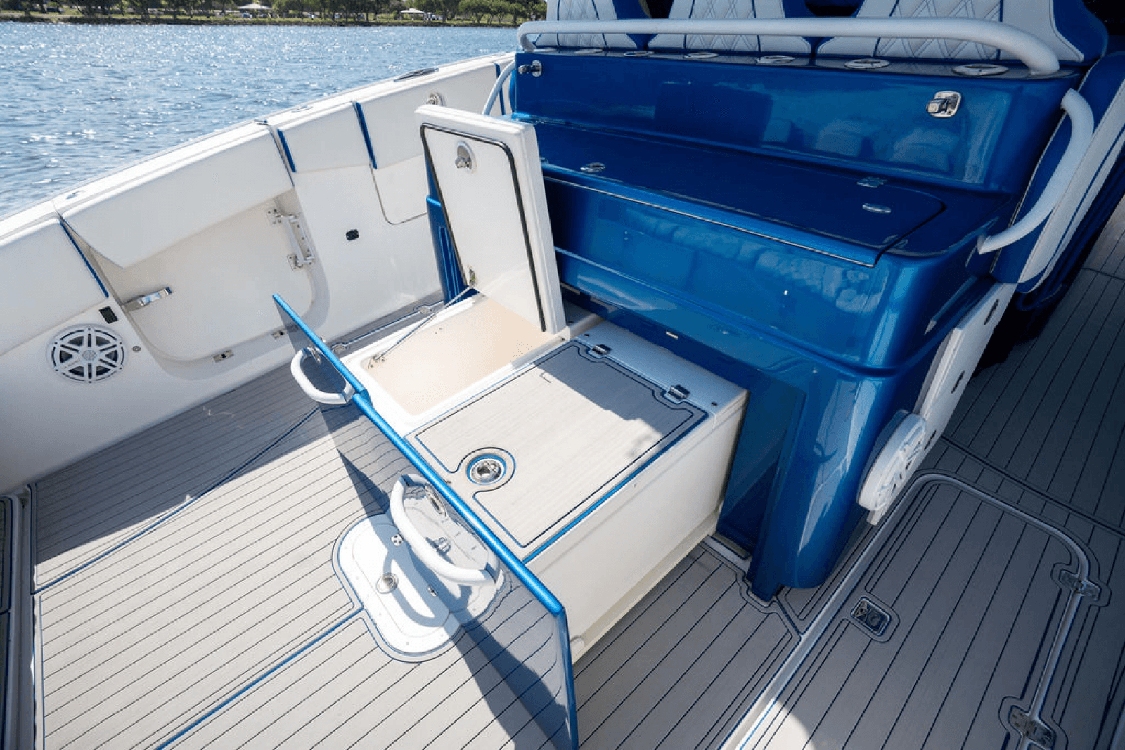 2019 Midnight Express 43 - Photo 7