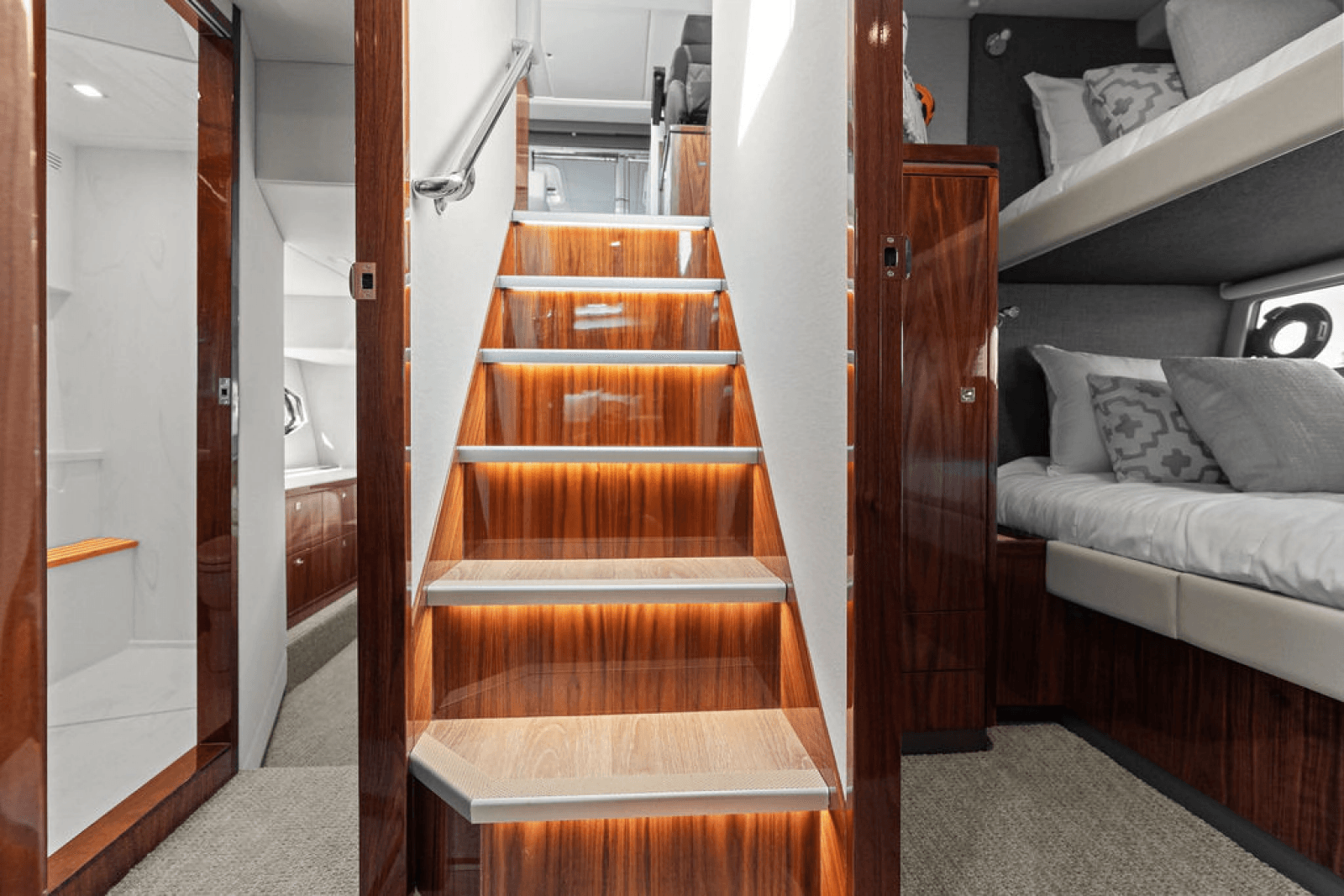 2026 Riviera 4600 Sport Yacht Platinum Edition - Photo 34