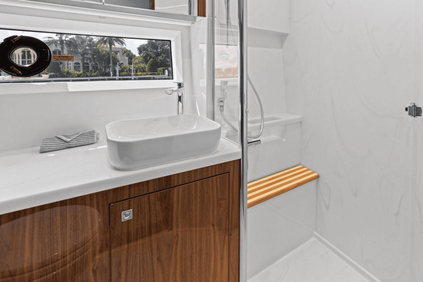 2026 Riviera 4600 Sport Yacht Platinum Edition - Photo 40