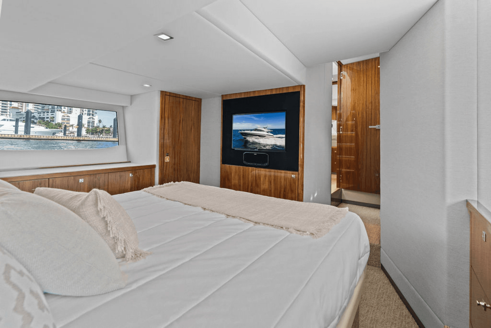 2026 Riviera 4600 Sport Yacht Platinum Edition - Photo 38